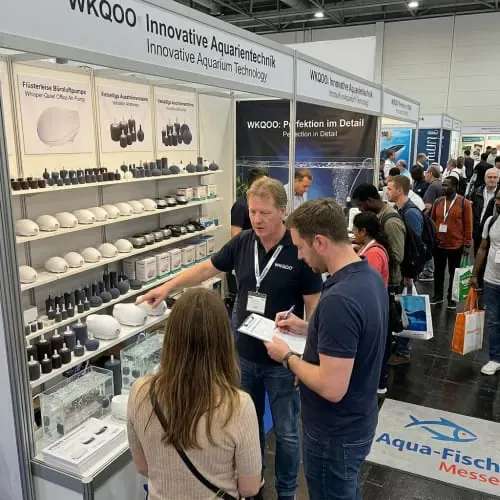Stand de exposición de productos para acuarios de WKAQOO en AQUA-FISCH, marzo de 2024, Alemania, para contactar con distribuidores y compradores OEM de todo el mundo